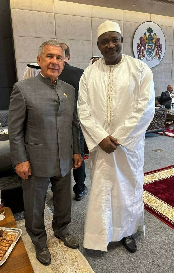 Минниханов поделился снимком с Президентом Гамбии с полей 15-го саммита ОИС
