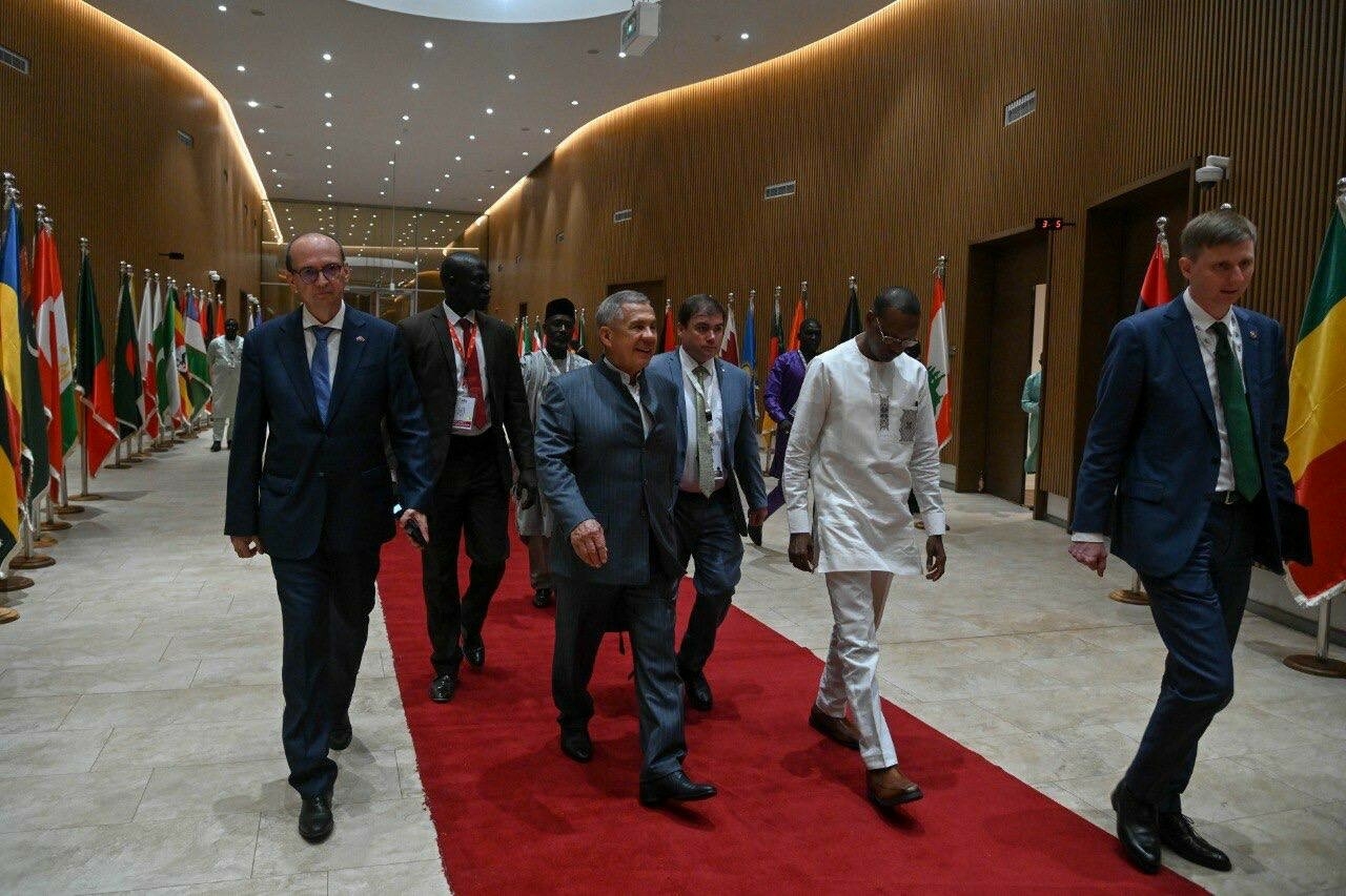 Рустам Минниханов прибыл с рабочим визитом в Гамбию для участия в саммите ОИС