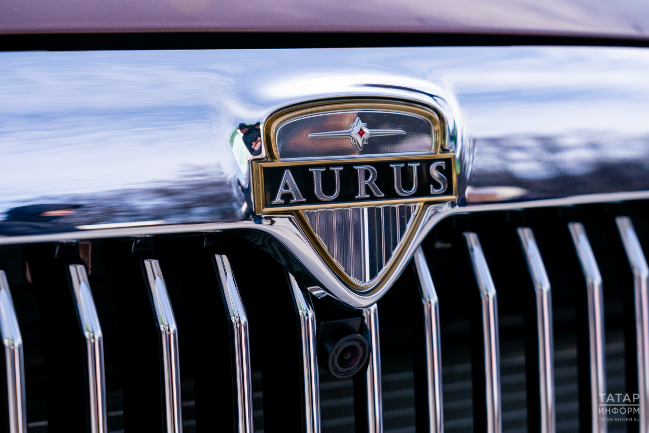 Журналист Зарубин показал обновленный лимузин Aurus