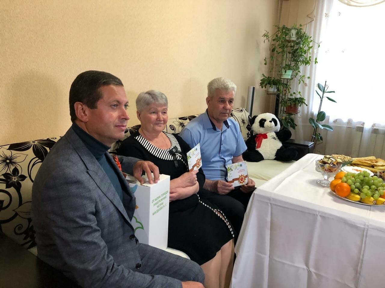 В Набережных Челнах в преддверии 9 Мая поздравляют семьи бойцов СВО