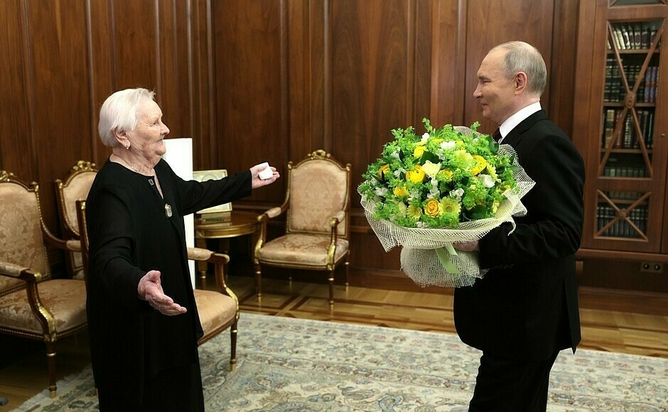 Путин после инаугурации встретился со своей школьной учительницей Верой Гуревич
