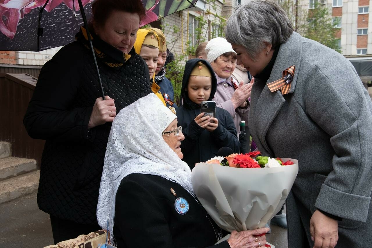 «Фронтовые бригады» поздравляют ветеранов Бугульмы с наступающим Днем Победы