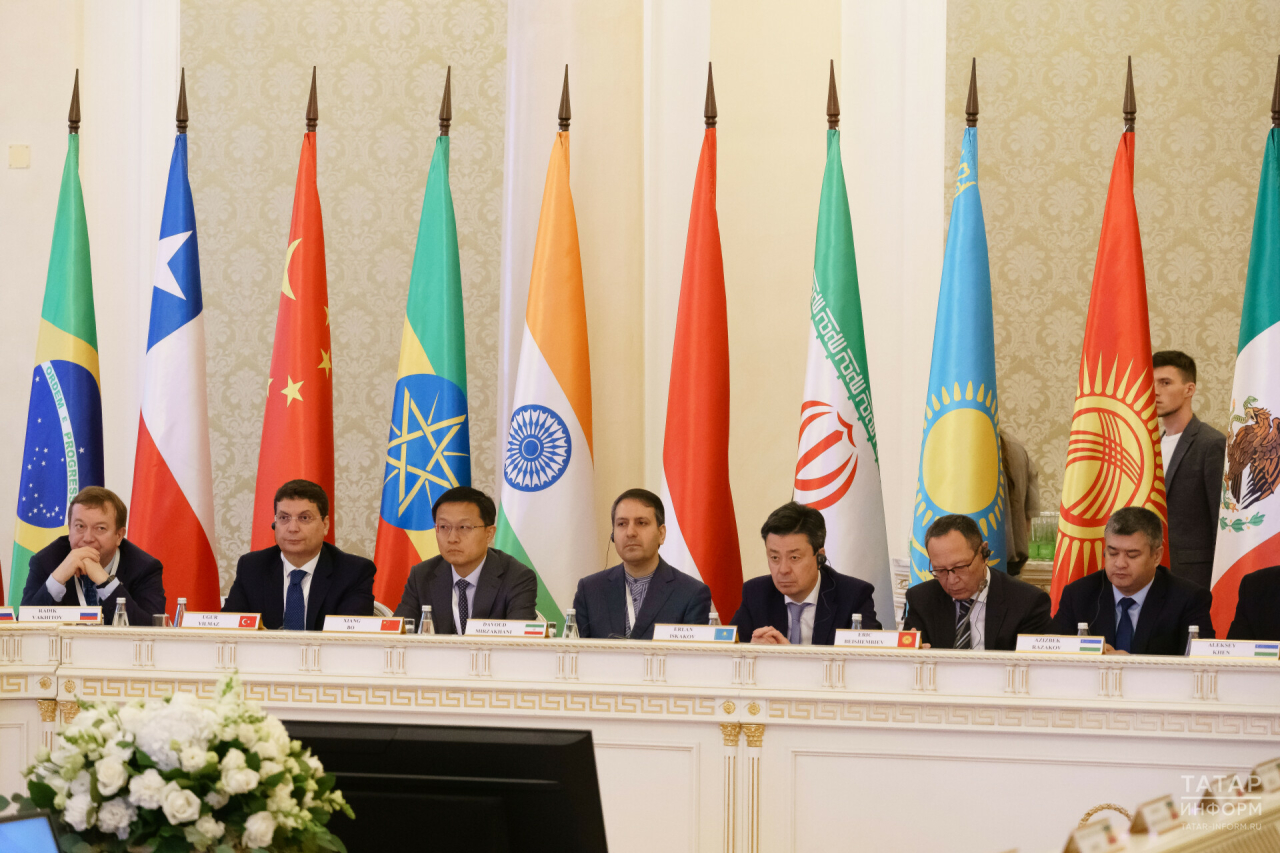 В интересах 2,6 млрд человек: как в Казани мэры городов родили «младшего брата» БРИКС