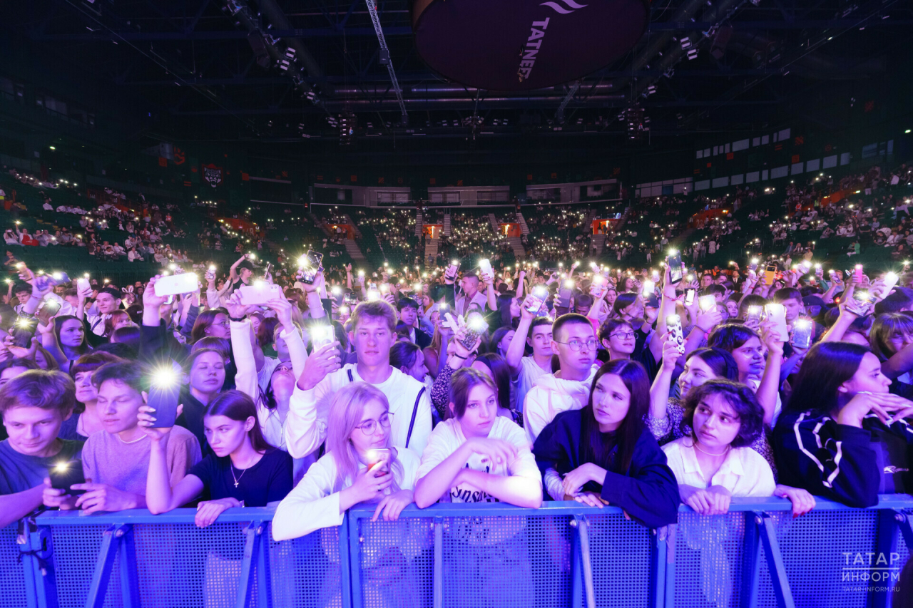 «Стоите на пороге новых начинаний»: в Казани прошел концерт для выпускников