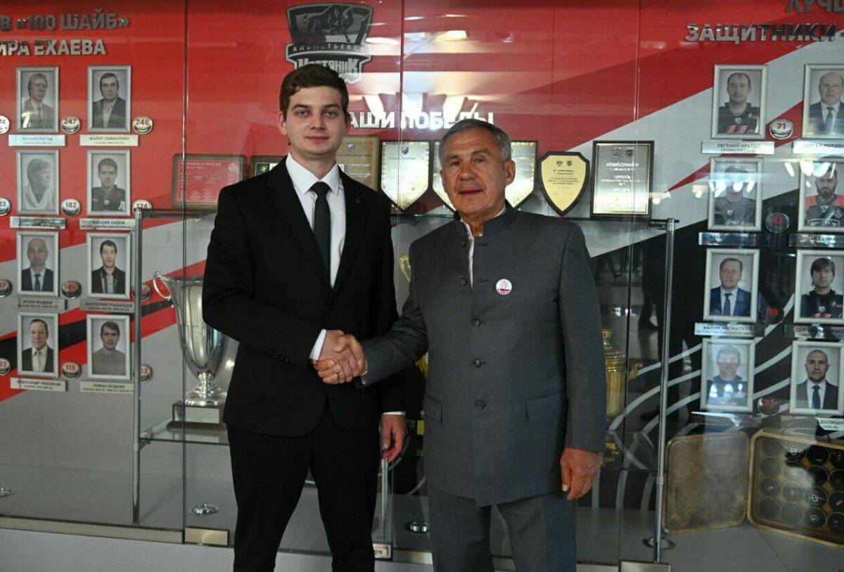 Рөстәм Миңнеханов «Россиянең иң яхшы токаре» белән төшкән фотосын күрсәтте