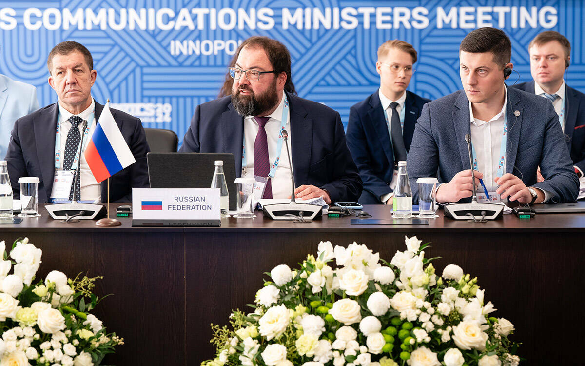 Спутники для интернета и продвижение ИИ: цифровое будущее БРИКС наметили в Иннополисе