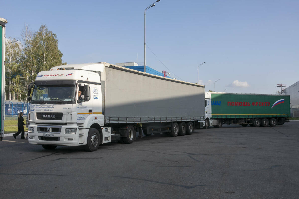 «КАМАЗ» передал десятую партию гуманитарной помощи в зону СВО