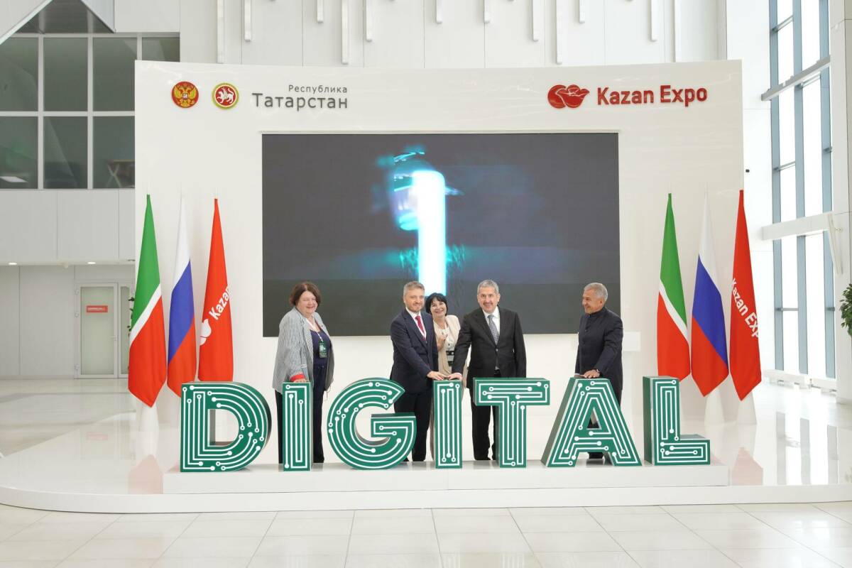 Рустам Минниханов дал старт международному форуму Kazan Digital Week 2024