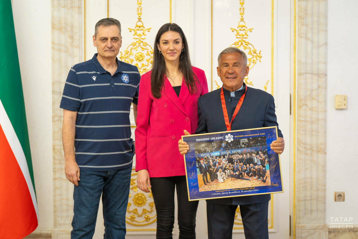 Минниханов — волейболисткам «Динамо-Ак Барса»: Вашими победами гордится вся республика