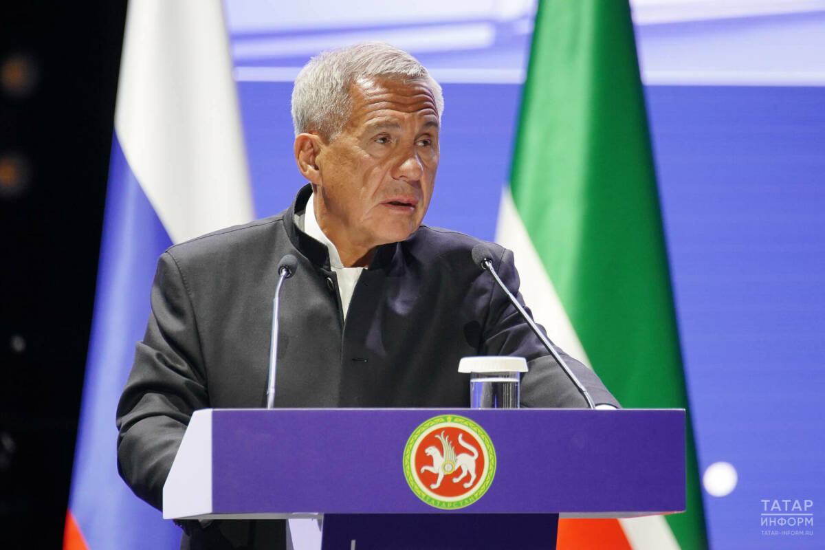 Минниханов призвал жестко бороться со скрытыми номерами на фурах