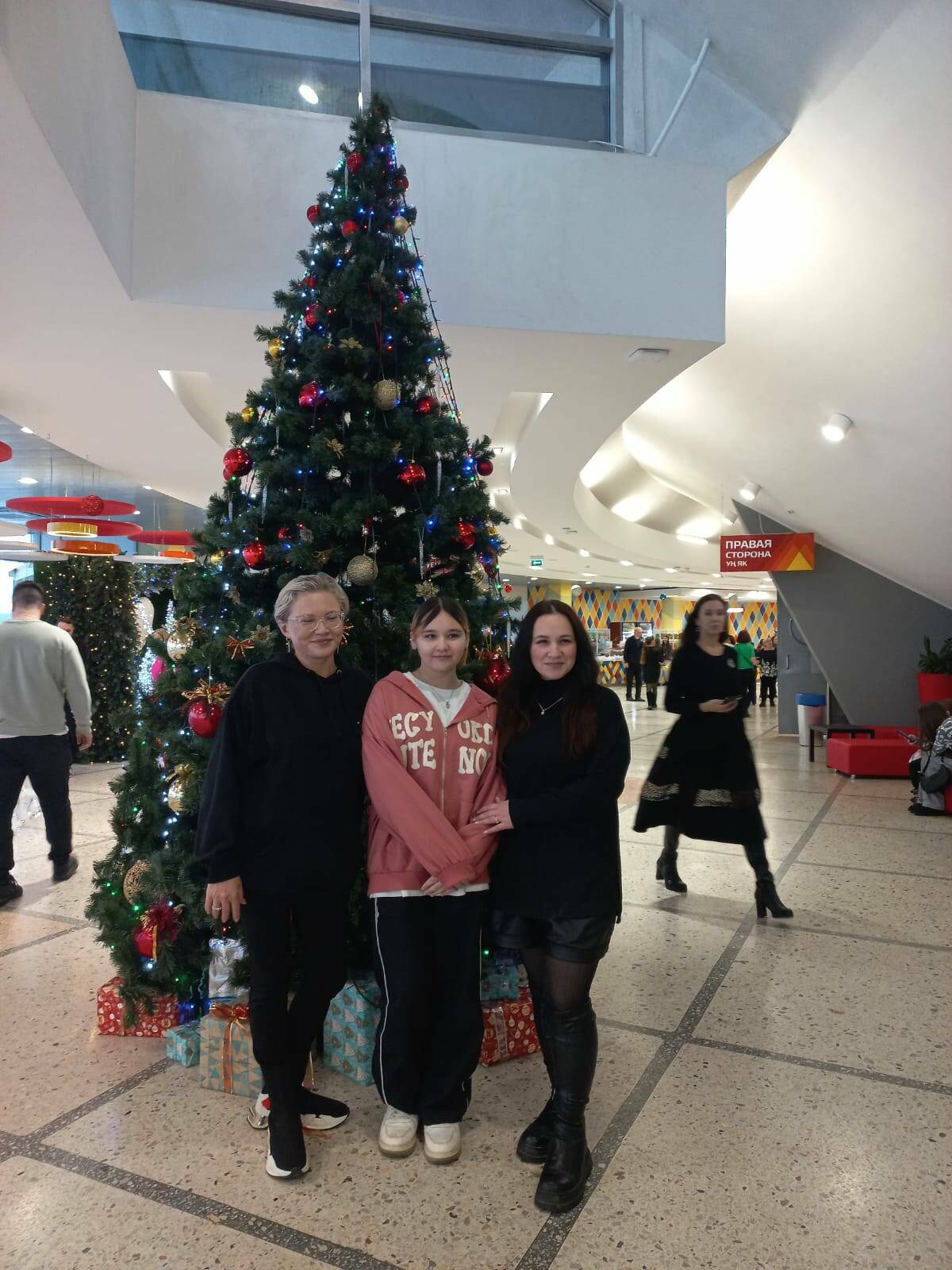 Мухаметшин исполнил новогоднее желание девочки из РТ: ребенок побывал за кулисами цирка