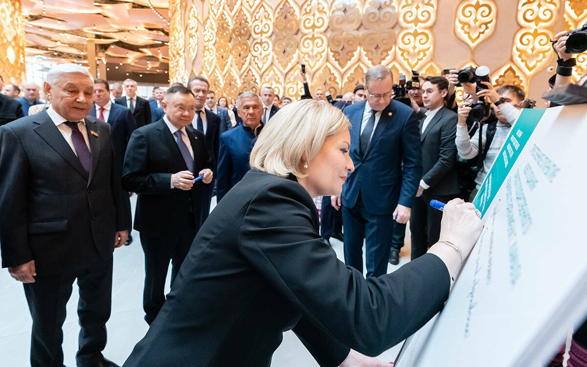 «Будто внутри ювелирного украшения»: Любимова высоко оценила новое здание театра Камала