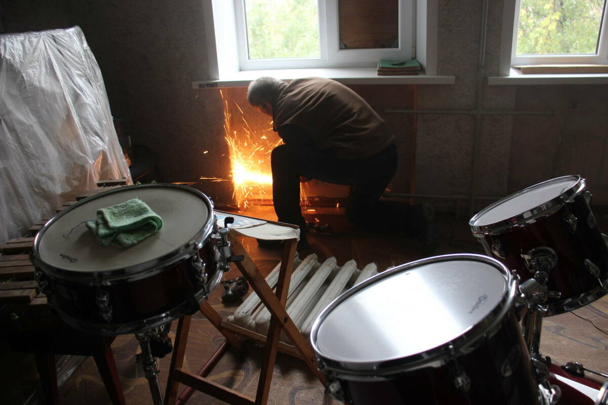 «Это звуки победы над ужасом, войной, смертью»: как РТ восстанавливает музшколу в ЛНР