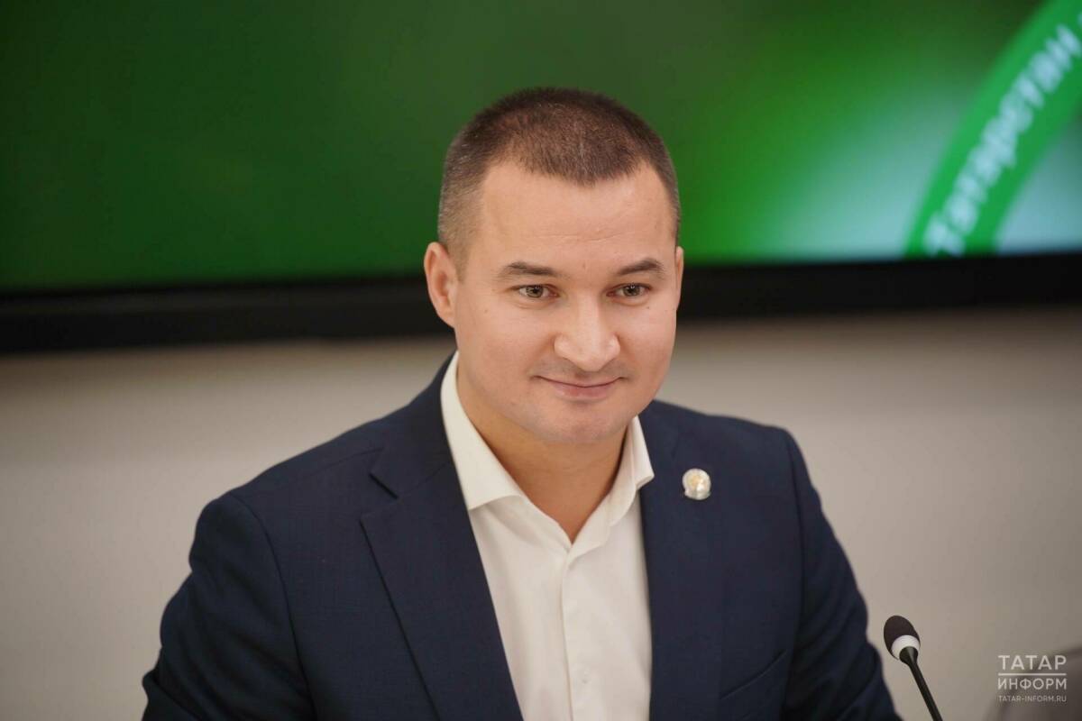 Ринат Садыков предложил ввести специальные стипендии для студенческих семей