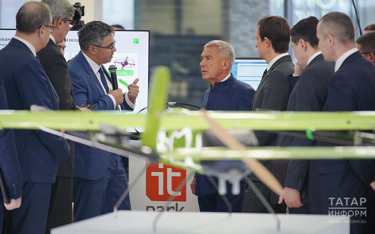 Оповещения о БПЛА и 1 млрд на разработки: о чем просил Минниханова глава Минцифры РТ