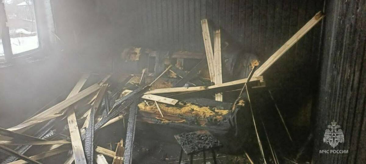 В дачном поселке в Советском районе Казани сгорел дом, хозяин погиб