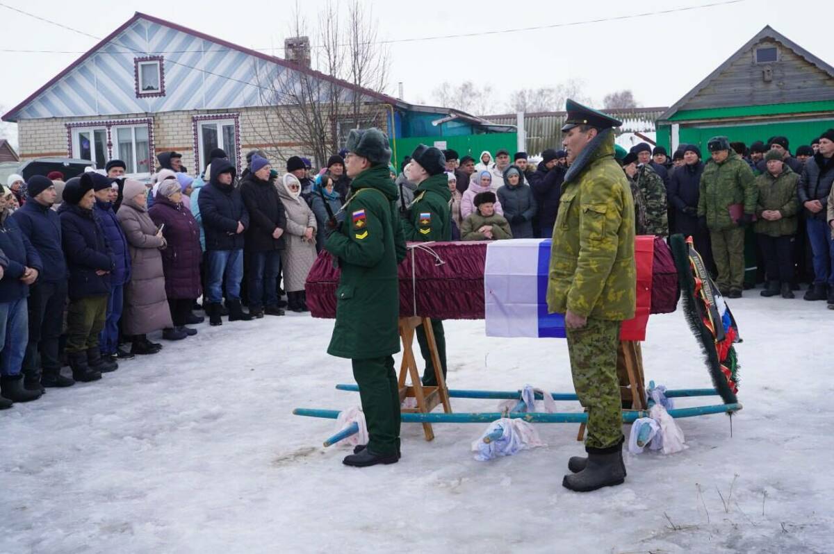 В Апастово простились с погибшими на СВО Ильнуром Закировым и Маратом Гайнутдиновым