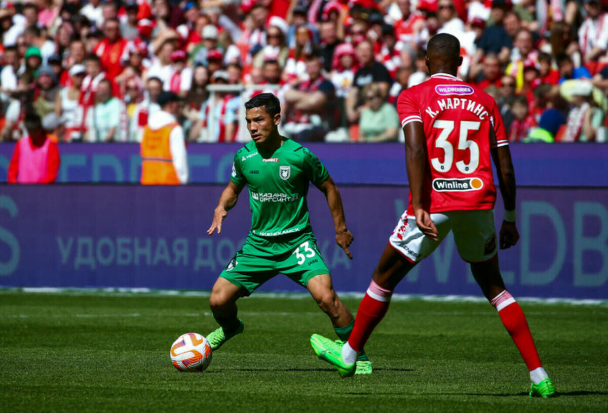 Умарали Рахмоналиев официально перешел из «Рубина» в «Сабах» на правах аренды