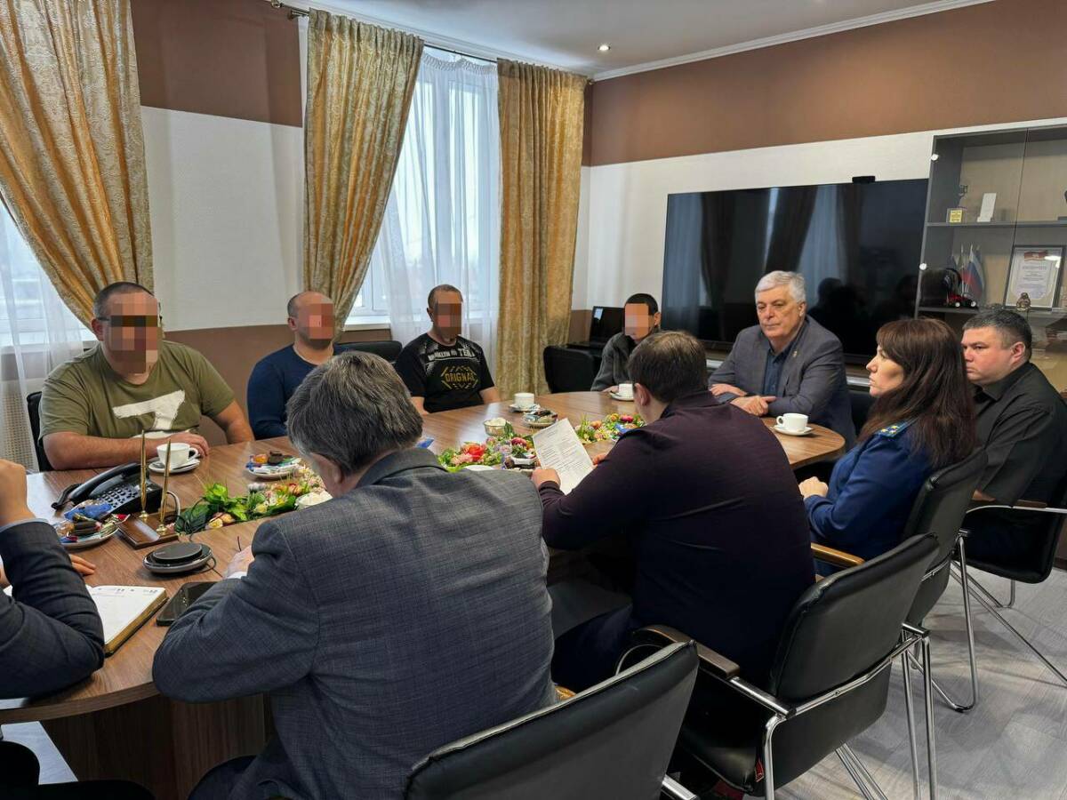 «Вместе поддерживаем наших героев»: глава Менделеевска провел встречу с бойцами СВО