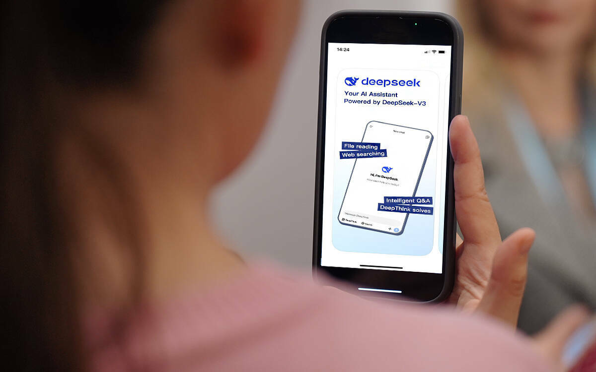 «Стоит недорого, а работает не хуже»: сможет ли китайский ИИ потеснить ChatGPT