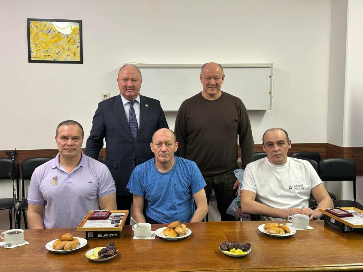 Полпред РТ в РФ встретился с бойцами СВО из Татарстана в московском госпитале