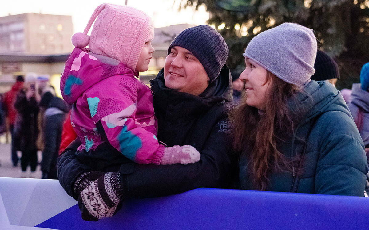 Институт родительства и шефство заводов: Садыков наметил стратегию работы с молодежью