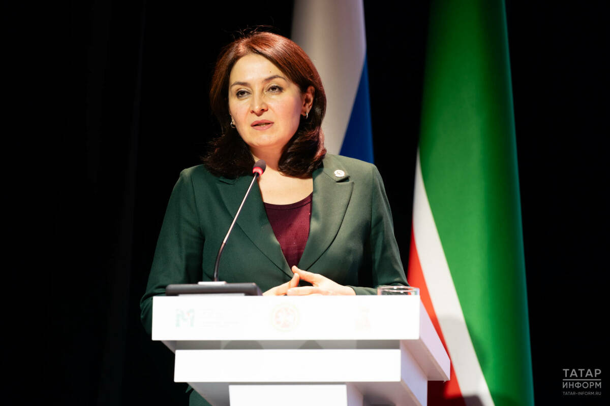 Лейла Фазлеева призвала готовить волонтеров со школьной скамьи