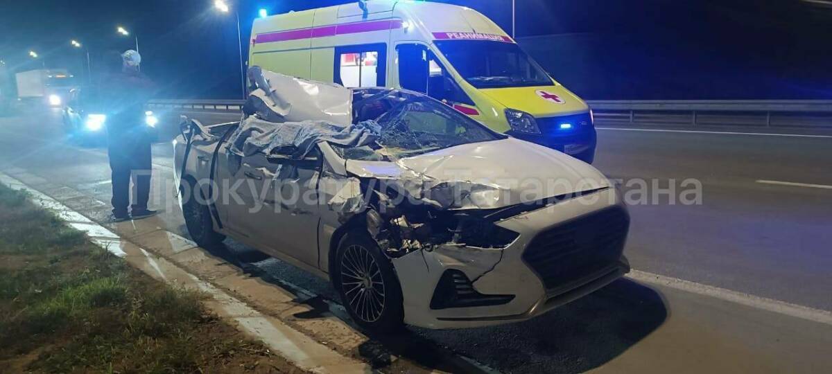 Легковушка влетела в грузовик на трассе в РТ, погибла годовалая девочка