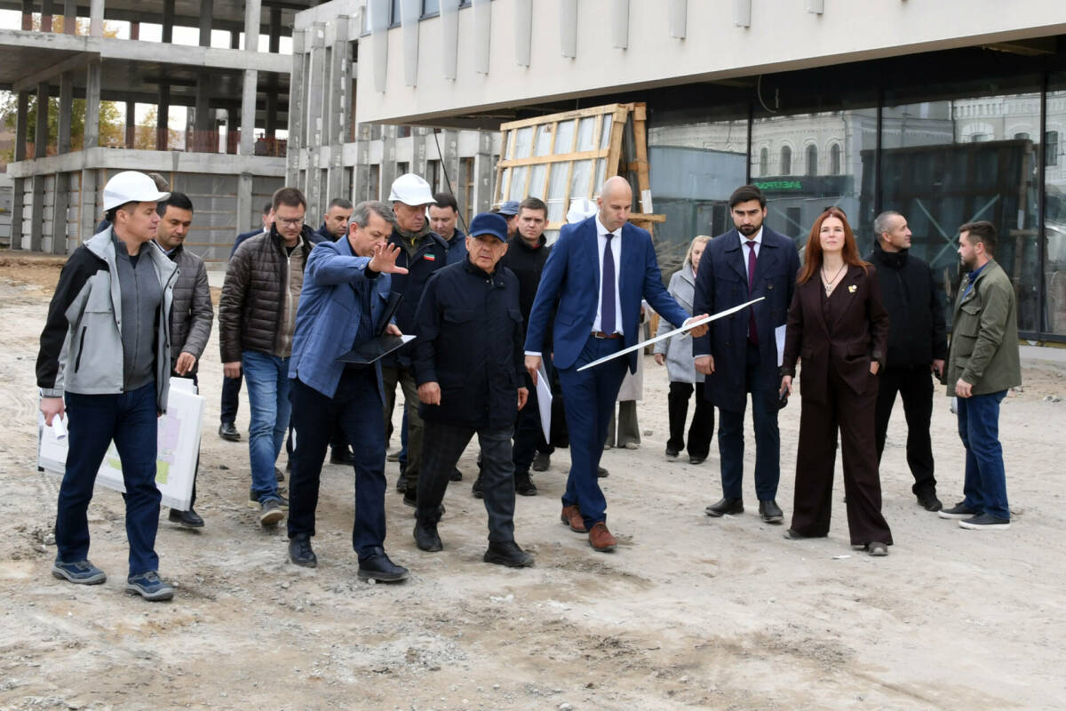 Кузницы и стеклодувная мастерская: Минниханову презентовали проект обновленного ЦУМа