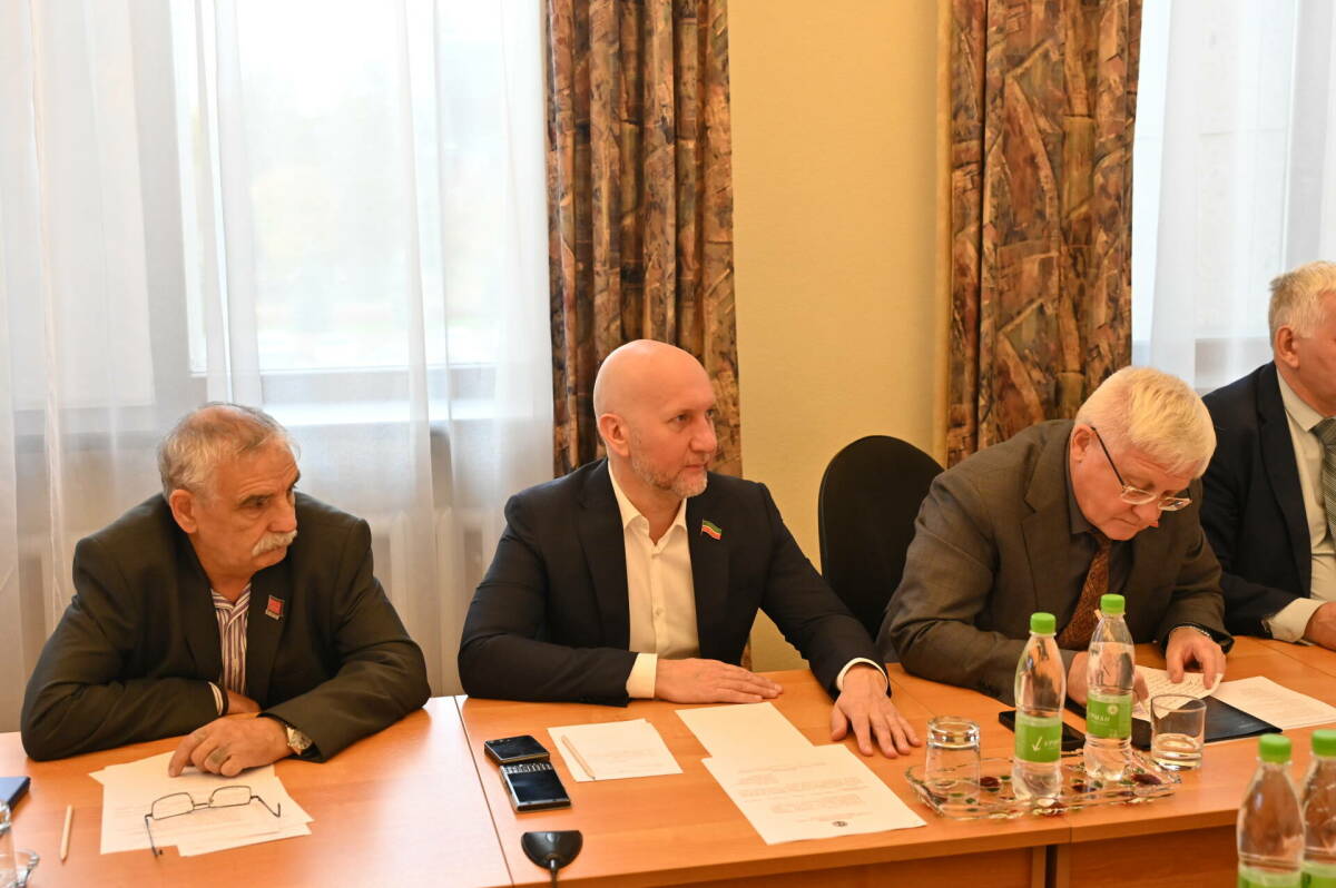 Фракция КПРФ подготовила более 100 предложений к бюджету Татарстана на 2026 год