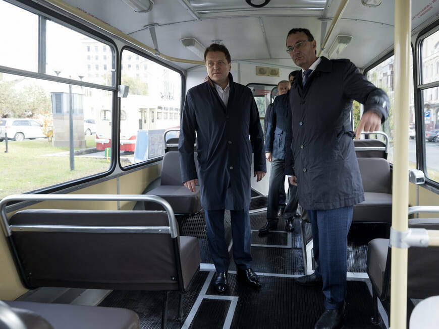 На аллее Славы в Казани появился отреставрированный ретротроллейбус