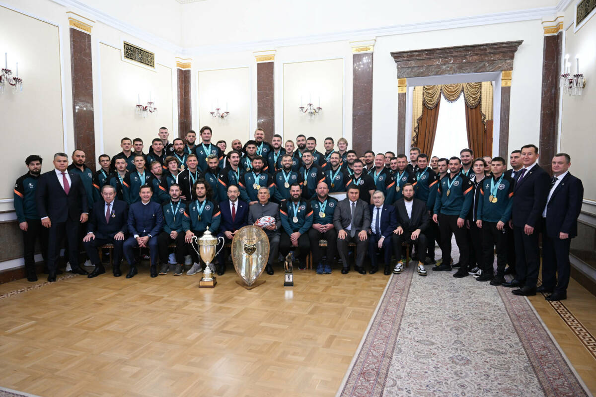 Бросок от Раиса, «Дуслык» для ДжейПи: Минниханов поздравил «Стрелу – Ак Барс» с треблом