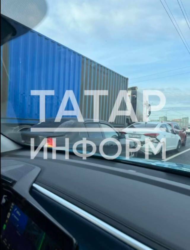 Из-за массового ДТП на Проспекте Ямашева образовалась большая пробка