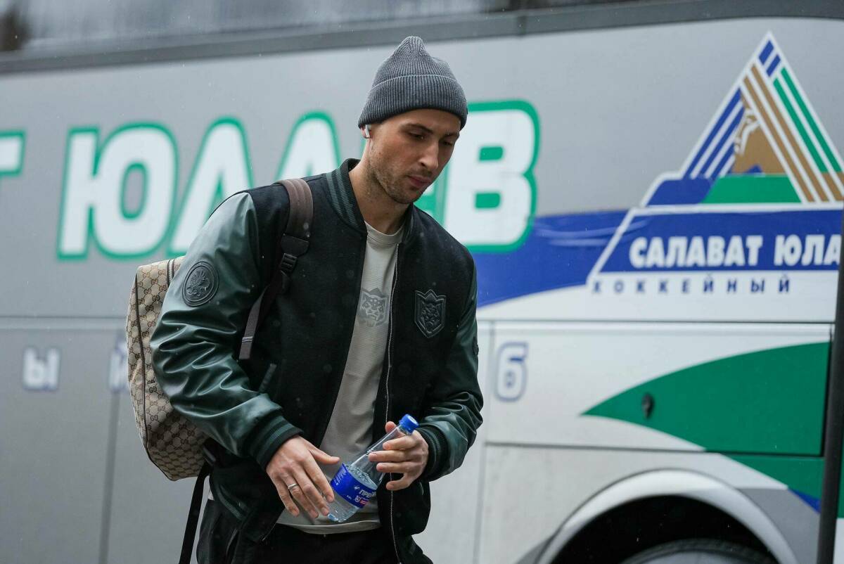 Хмелевский о своем переходе в «Ак Барс: Это было дело клубов, а мне нужно играть в хоккей