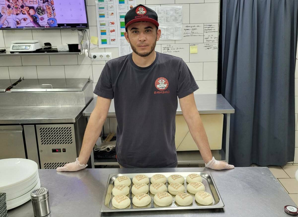 «С легкостью воспринял вызов»: в зоне СВО повар из Татарстана взял себе позывной Кок
