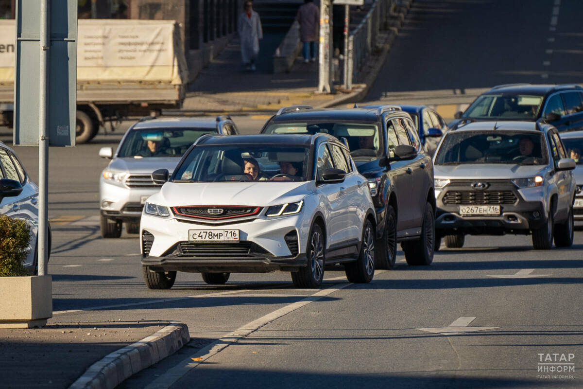 В Geely ответили на жалобы россиян о поломках моторов у новых машин