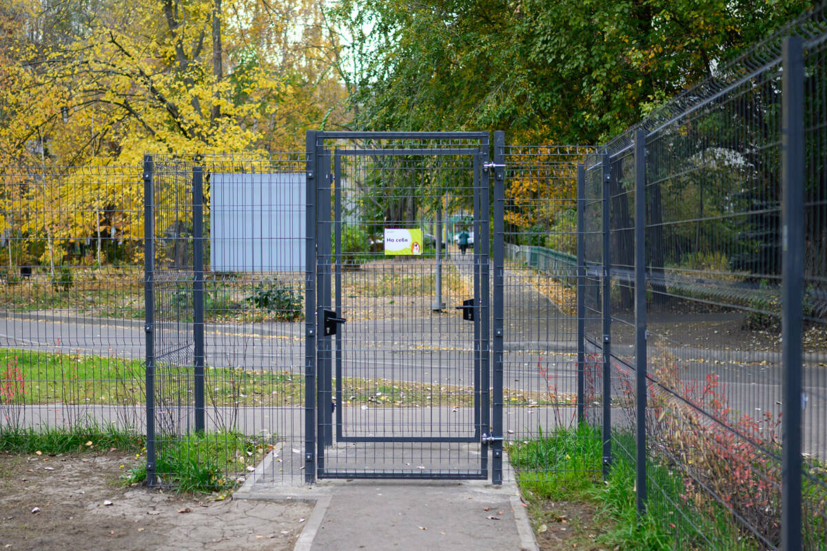 В Казани открылась первая спецплощадка для гигиенического выгула собак