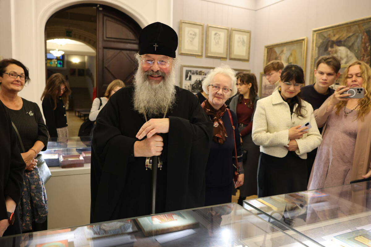 Худучилище Казани открыло выставку современных иконописных школ «Небесная лазурь»