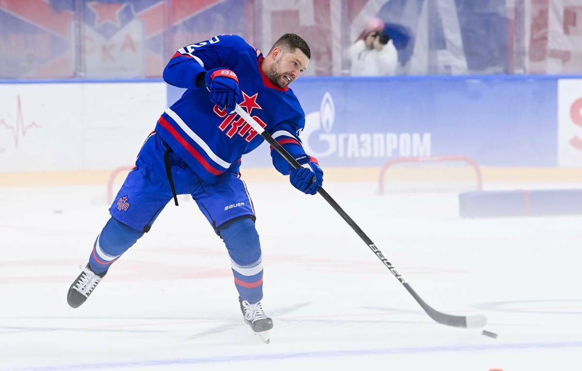 «Металлург» официально объявил о переходе 33-летнего форварда Евгения Кузнецова