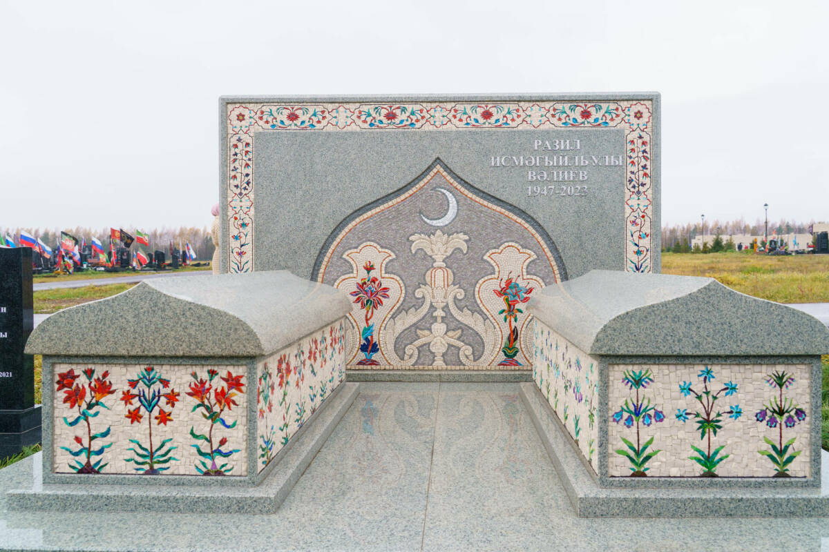 В Казани открыли памятник государственному деятелю и народному поэту Разилю Валееву