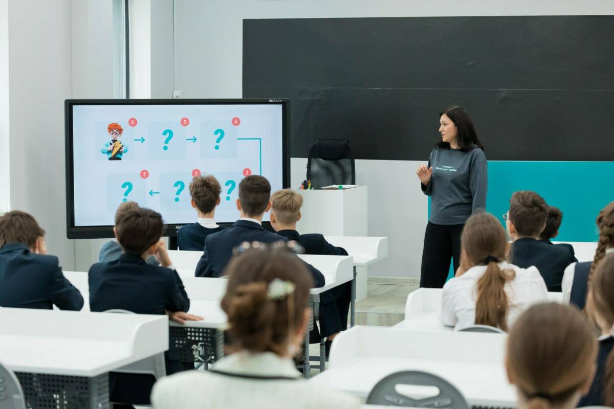 СИБУР проводит интерактивные уроки химии для школьников Казани