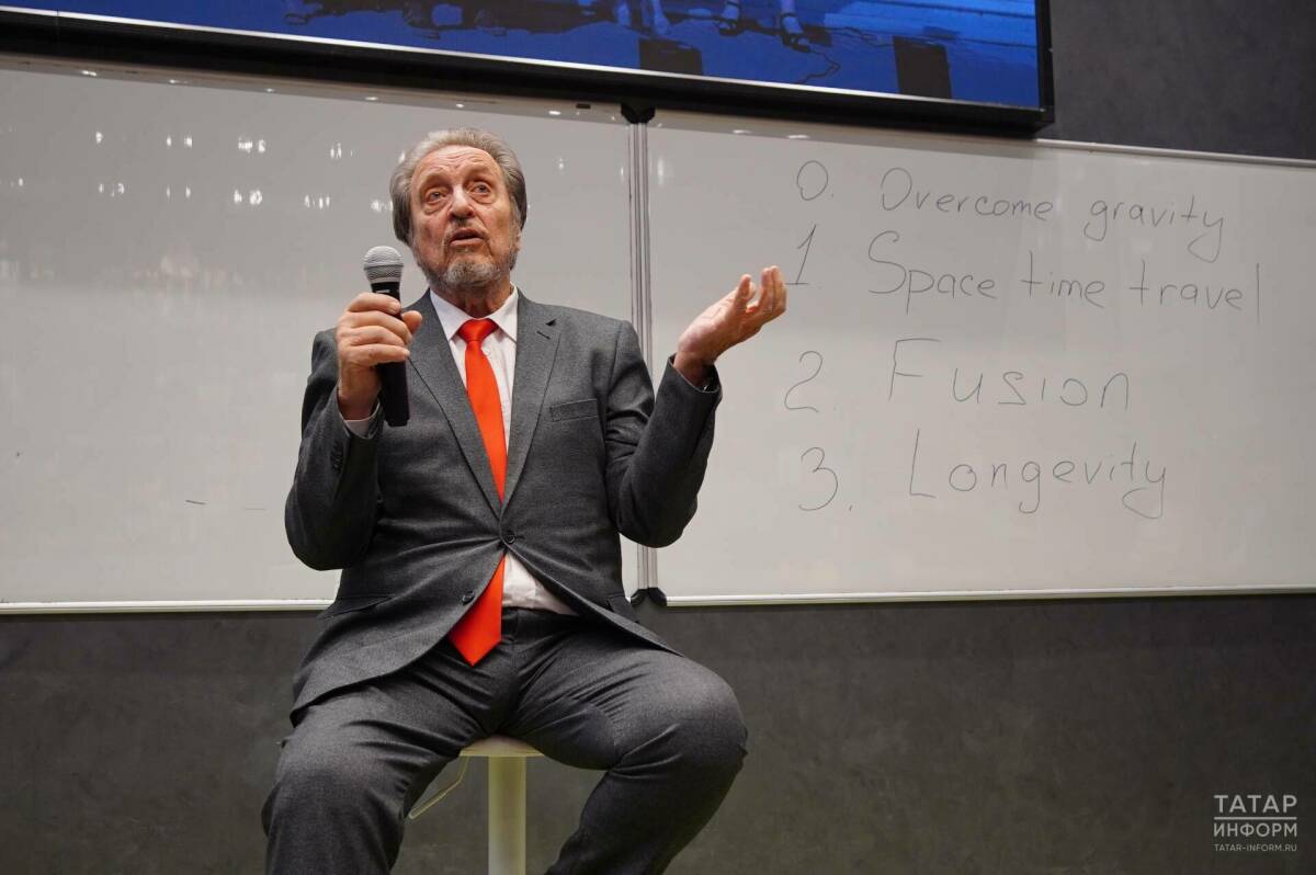 Эррол Маск заявил, что время и пространство – две важнейшие темы для будущих исследований