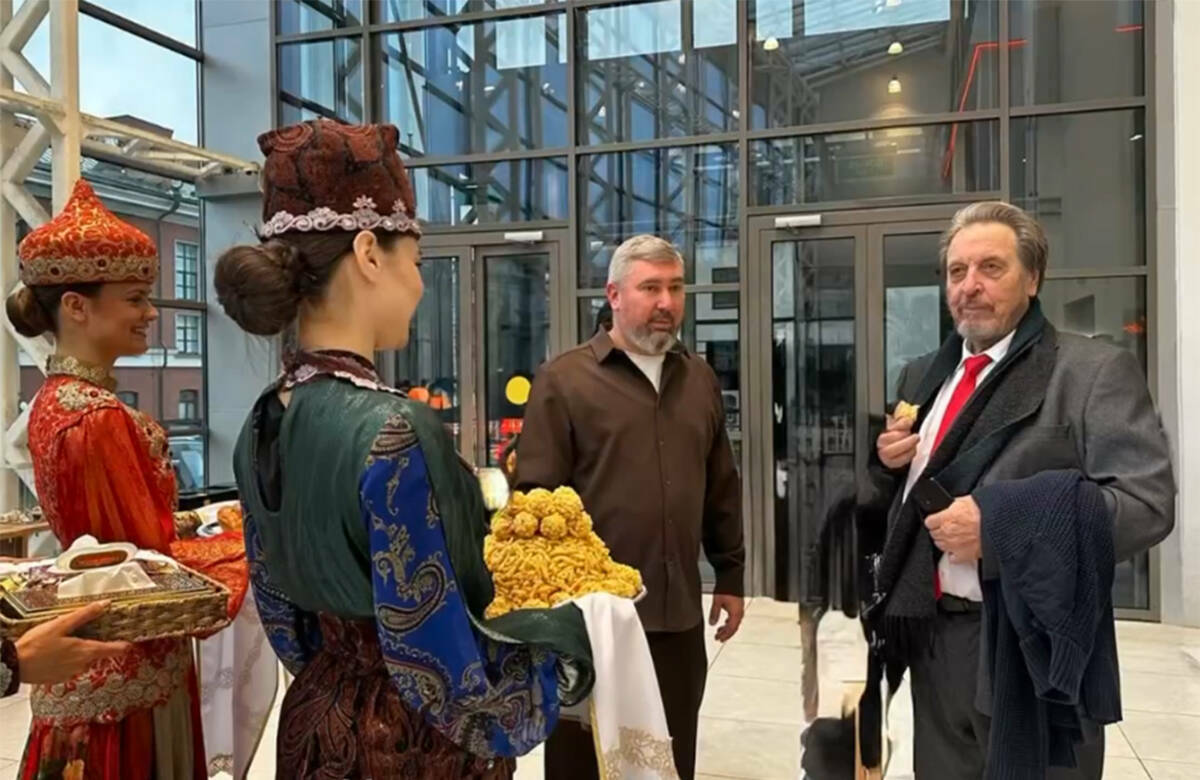 Чак-чак, Иннополис и спор с Илоном: как Эррол Маск провел день в Татарстане