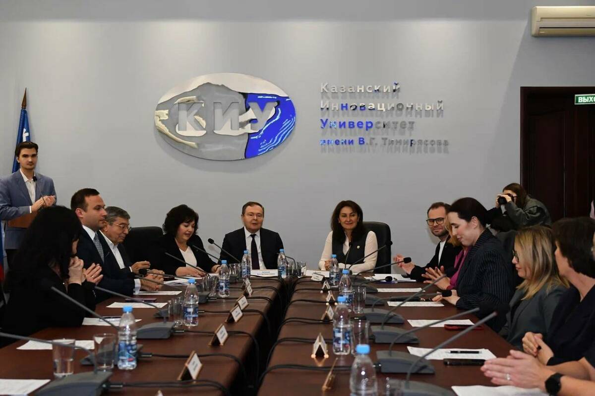 Лейла Фазлеева увидела в работе лекторов «Знания» проявление мягкой силы государства