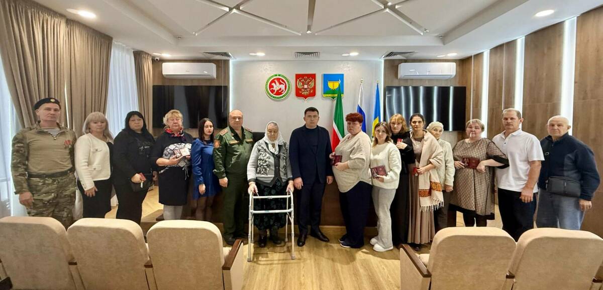 Биектау районында махсус операциядә катнашучыларның гаиләләренә бүләкләр тапшырылды