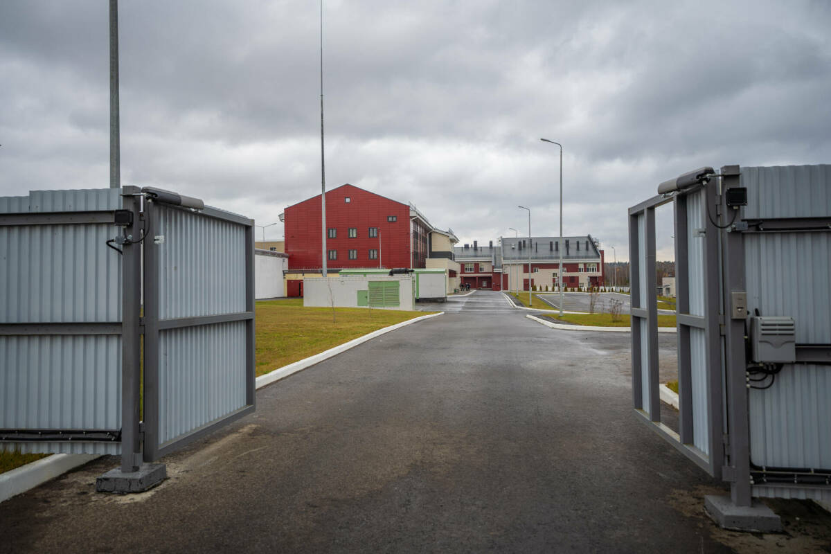 Камеры с телевизорами и электронные замки: журналисты побывали в новом СИЗО в Казани