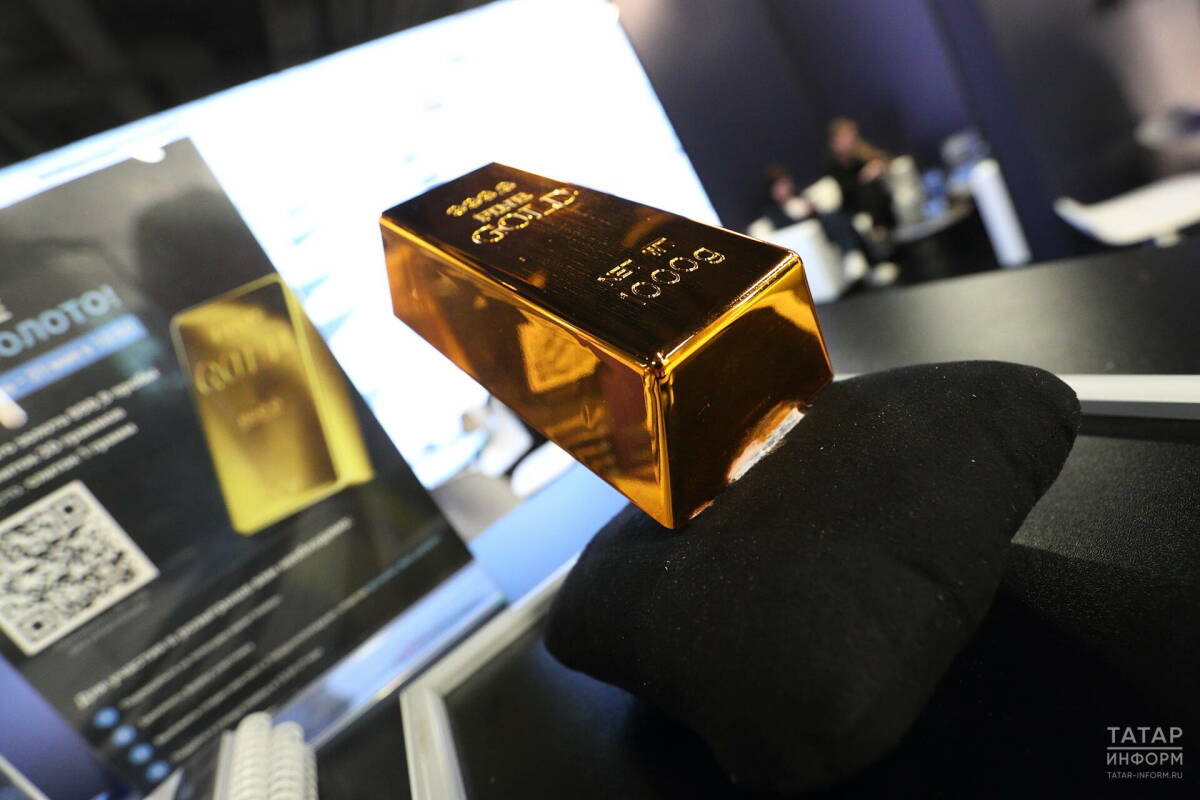 Золото на бирже подешевело на 200 долларов из-за спекулянтов – экономист Разуваев