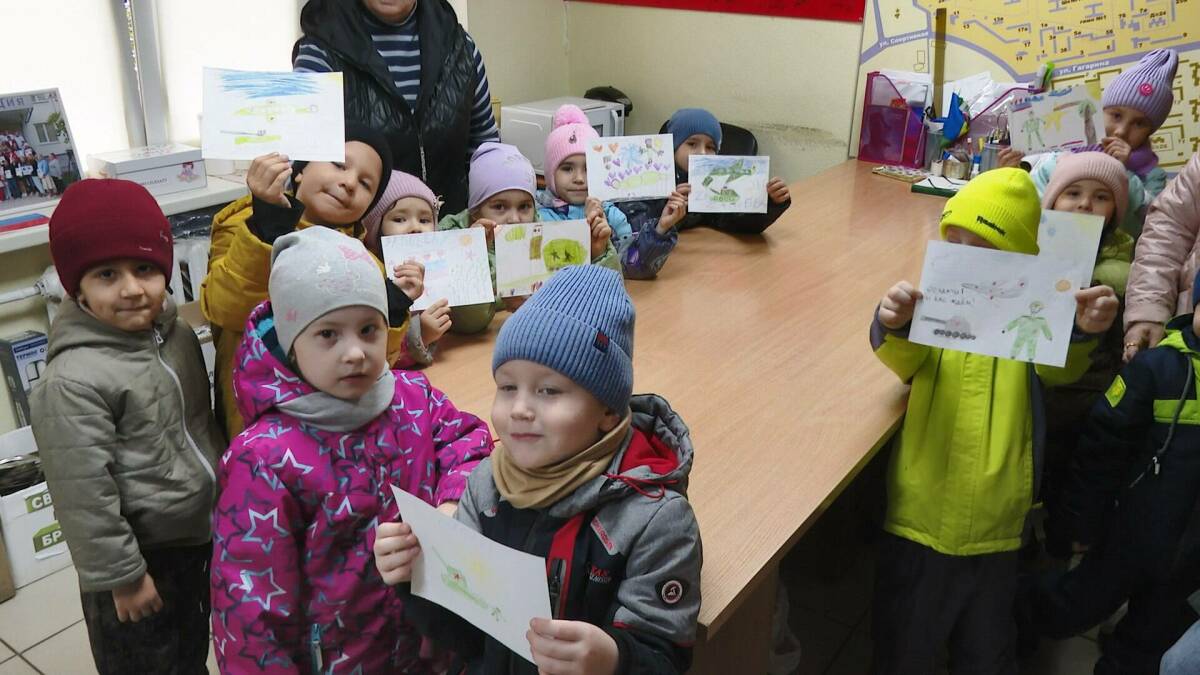 Нижнекамские волонтеры провели экскурсию для дошколят и приняли новую партию гумпомощи