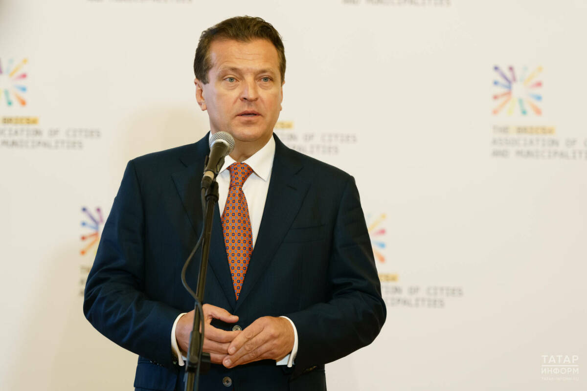 Метшин: Казанцы советуются с ИИ каждую минуту, а с унитазом обращаться не умеют