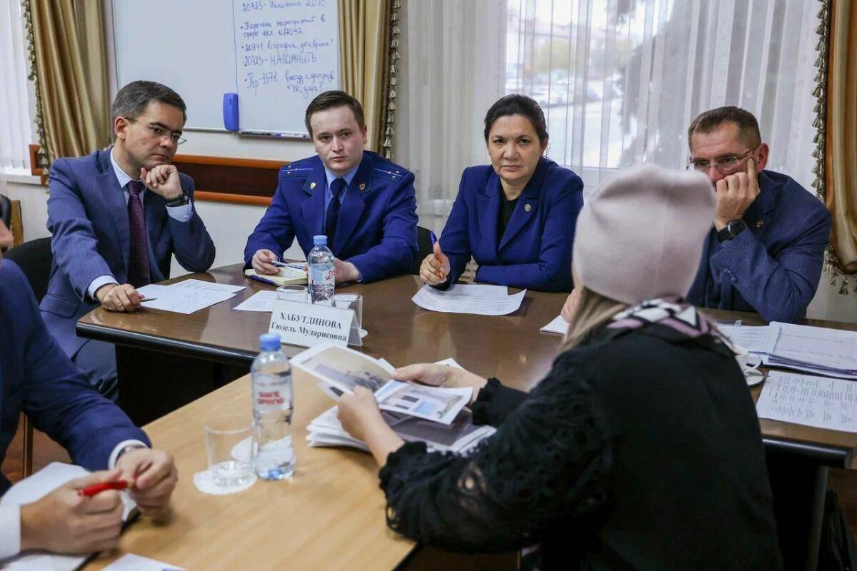 Тыгин и Хабутдинова проверили новый жилой дом в Альметьевске, вызвавший нарекания жильцов